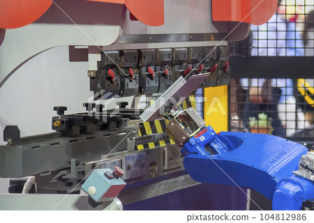 Automatic sheet metal bending process by robotic arm. Automatic sheet metal bending process by robotic arm. 104812986