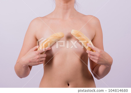 Female sensual body holding one big white bread bun with sesame seeds, horizontal picture Female sensual body holding one big white bread bun with sesame seeds, horizontal picture 104814680