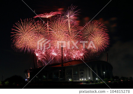 為夏夜增添色彩的美麗煙火瞬間(愛知縣豐田市豐田體育場豐田奧伊登祭) 為夏夜增添色彩的美麗煙火瞬間(愛知縣豐田市豐田體育場豐田奧伊登祭) 104815278