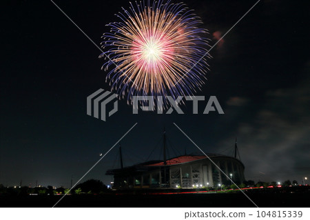 夏日夜空中閃爍的煙花盛宴（豐田奧伊登節，愛知縣豐田市豐田體育場） 104815339