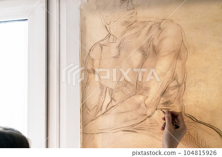 artist copies graphic drawing on window 104815926