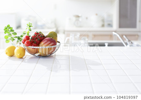 廚房水果,明亮的廚房背景 廚房水果,明亮的廚房背景 104819397