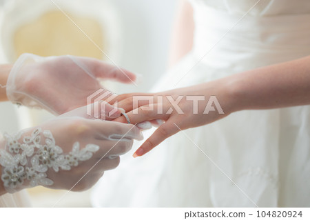 Wedding image of two women Wedding image of two women 104820924