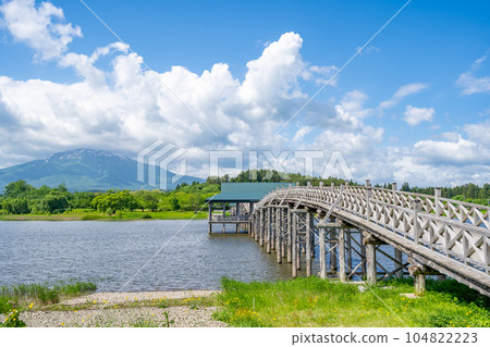 Tsuru-no-Mai Bridge 300 meters in length Japan's tallest three-tiered wooden bridge 104822223