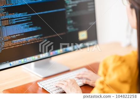 確認編程的女性 IT 工程師，不露面 104822258