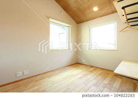 Western-style room in the designer's house 104822283