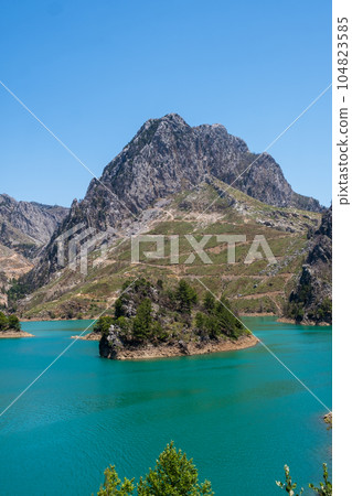 Oymapinar Lake, Turkey. Green Canyon in Manavgat region, Turkey. Emerald water reservoir behind the dam Oymapinar. A beautiful reservoir surrounded by high mountains. 104823585