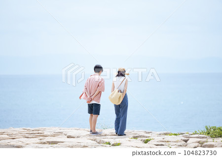 Couple sea Couple sea 104823730
