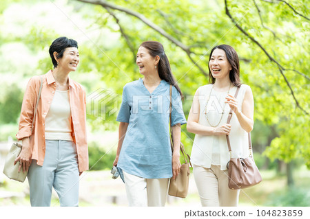 Middle women who enjoy traveling 104823859