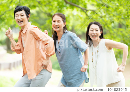 旅行,中年女性,女人的旅行 104823945