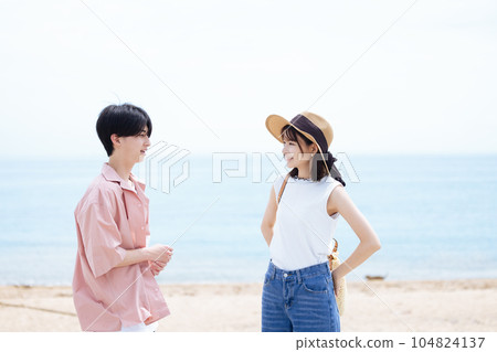 Couple sea Couple sea 104824137
