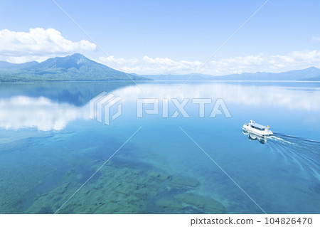 夏季鳥瞰支笏湖（觀光船） 104826470