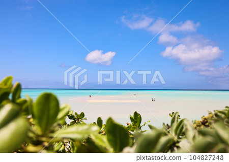 Summer on the island of Miyakojima, Okinawa Prefecture 104827248