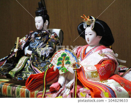 Hina doll 104829633