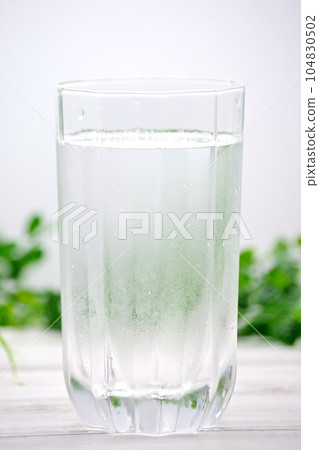 一杯水向上 一杯水向上 104830502