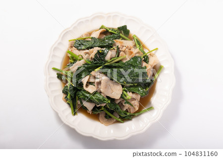 Moroheiya and Pork Stir-Fried with Garlic Moroheiya and Pork Stir-Fried with Garlic 104831160