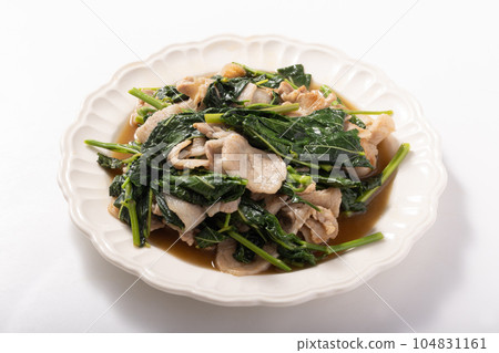 Moroheiya and Pork Stir-Fried with Garlic Moroheiya and Pork Stir-Fried with Garlic 104831161
