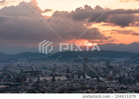 從小金山看廣島市的日落 從小金山看廣島市的日落 104831879