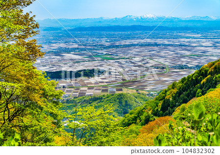 View from Mt. Yahiko, Niigata 104832302
