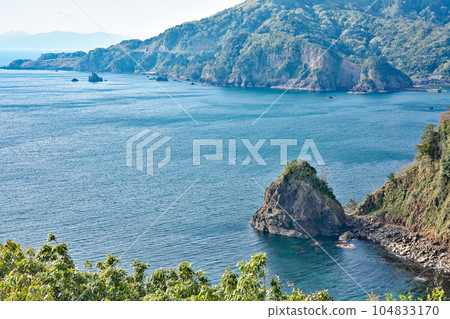 [從東手松見原台眺望] 京都府與佐郡伊根町津毛 104833170