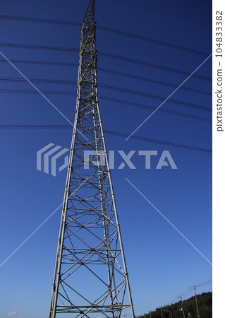 A steel tower that shines in the blue sky [In Namerikawa-cho, Hiki-gun, Saitama Prefecture] 104833382