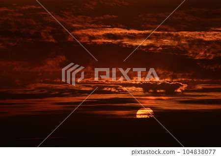 雨後金色的夕陽 雨後金色的夕陽 104838077