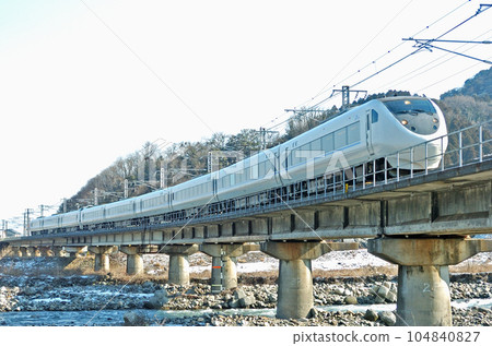 Hokuriku Main Line Uramoto-Kajiyashiki JR West 681 series W03+W13 formation (Kanazawa) Hakutaka 104840827