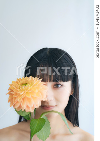 有花的女人肖像 有花的女人肖像 104841432