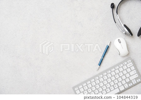 Scenery on a desk with copy space Unmanned bird's-eye view 104844319