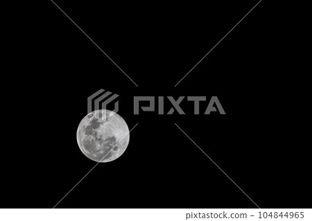 Close up full moon on the Black sky 104844965