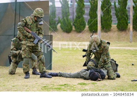 Ground Self-Defense Force personnel conducting a training exhibition 104845834