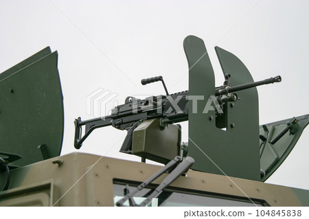 安裝在裝甲車上的陸上自衛隊機槍 104845838