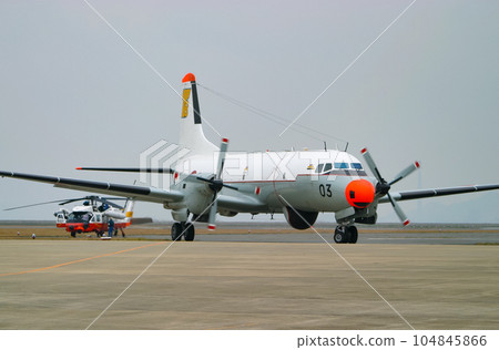 日本海上自衛隊飛機YS-11T-A起飛前 104845866