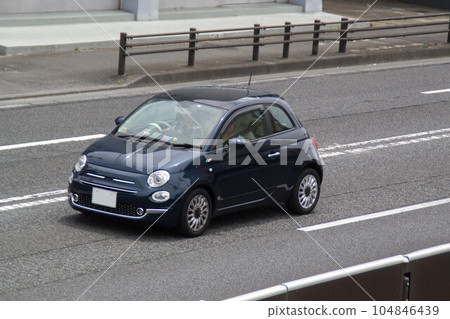 小客車道路行駛 104846439