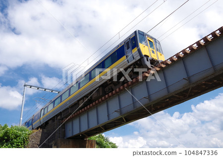 特快列車過鐵橋 特快列車過鐵橋 104847336