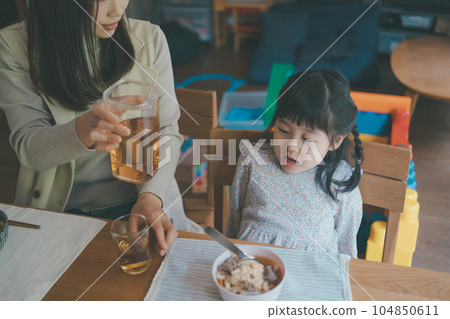 child, younger, person 104850611