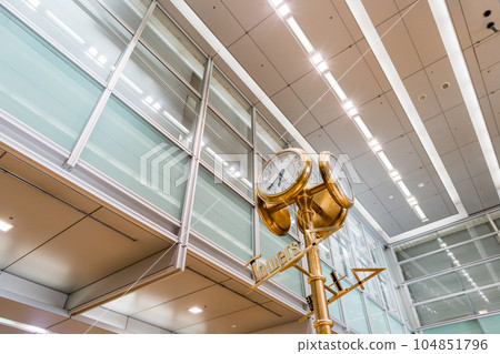 [Nagoya Station] Gold clock on the Sakura-dori Exit side 104851796