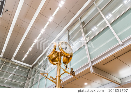 [Nagoya Station] Gold clock on the Sakura-dori Exit side 104851797