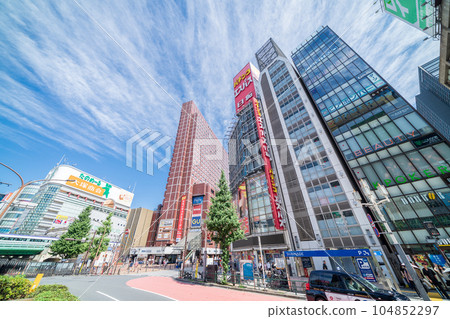 新宿東口站前的“東京”風景 104852297