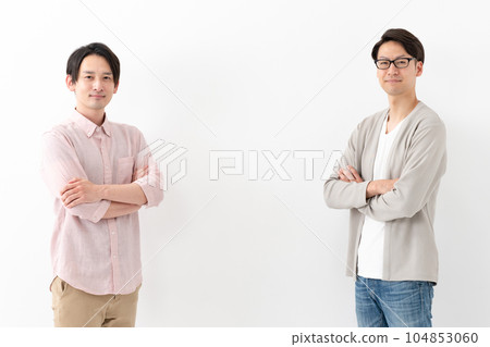 casual male duo portrait casual male duo portrait 104853060
