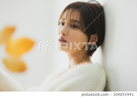 Lifestyle autumn/winter image 104853441