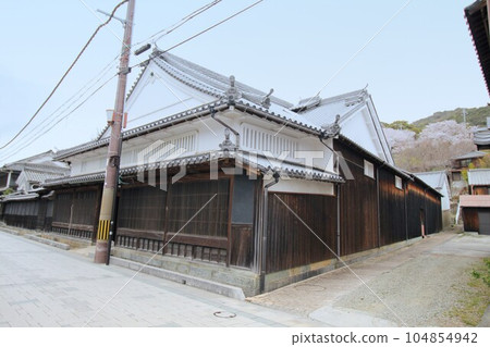 Retro townscape and cherry blossoms in Sakoshi, Ako City, Hyogo Prefecture Retro townscape and cherry blossoms in Sakoshi, Ako City, Hyogo Prefecture 104854942