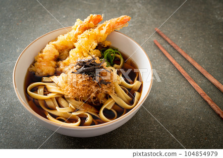 Japanese ramen noodles with shrimps tempura 104854979