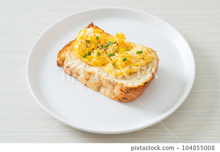 bread toast with scramble egg bread toast with scramble egg 104855008