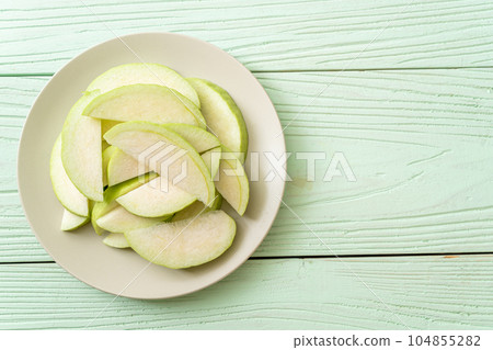 fresh guava fruits sliced 104855282