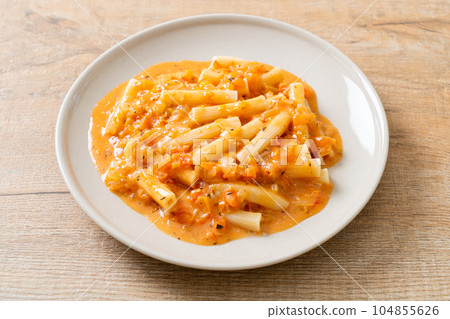 rigatoni penne pasta creamy tomato 104855626