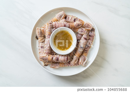 steamed crayfish or mantis shrimps or stomatopods 104855688