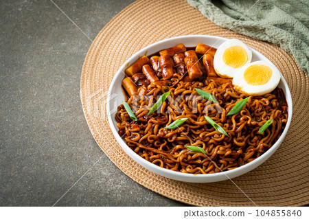 Jjajang Rabokki - Korean instant noodles or Ramyeon with Korean rice cake or Tteokbokki and egg in black bean sauce 104855840