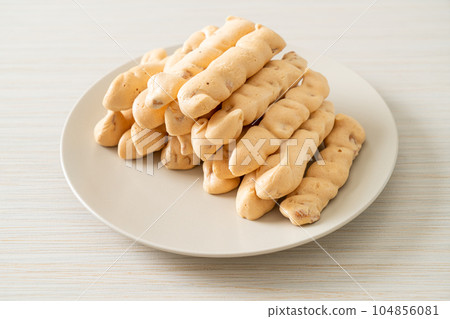 almonds meringue stick on plate 104856081