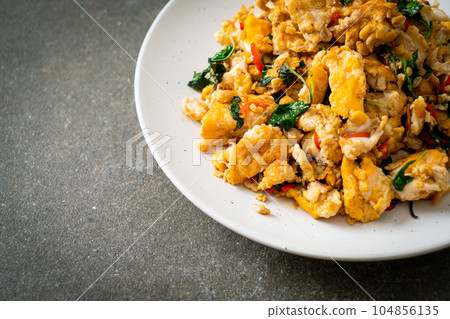 stir-fried egg with Thai basil and chilli 104856135